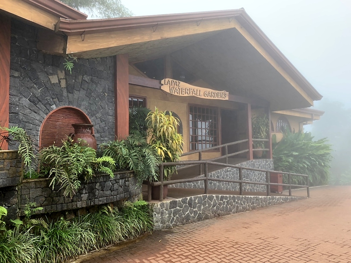 Entrance to La Paz Waterfall Gardens in Costa Rica