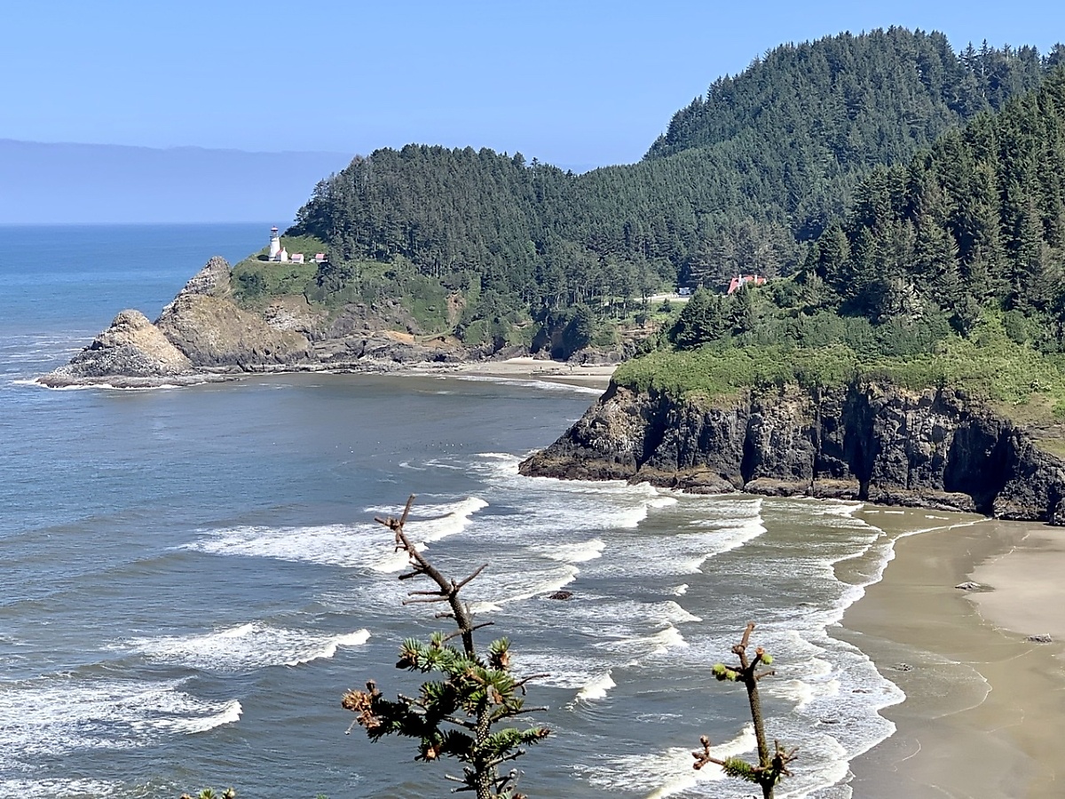The views along the Oregon Coast while driving between Florence and Yachats