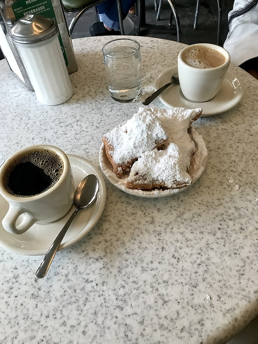 Beignets at Cafe Du Monde in New Orlenas