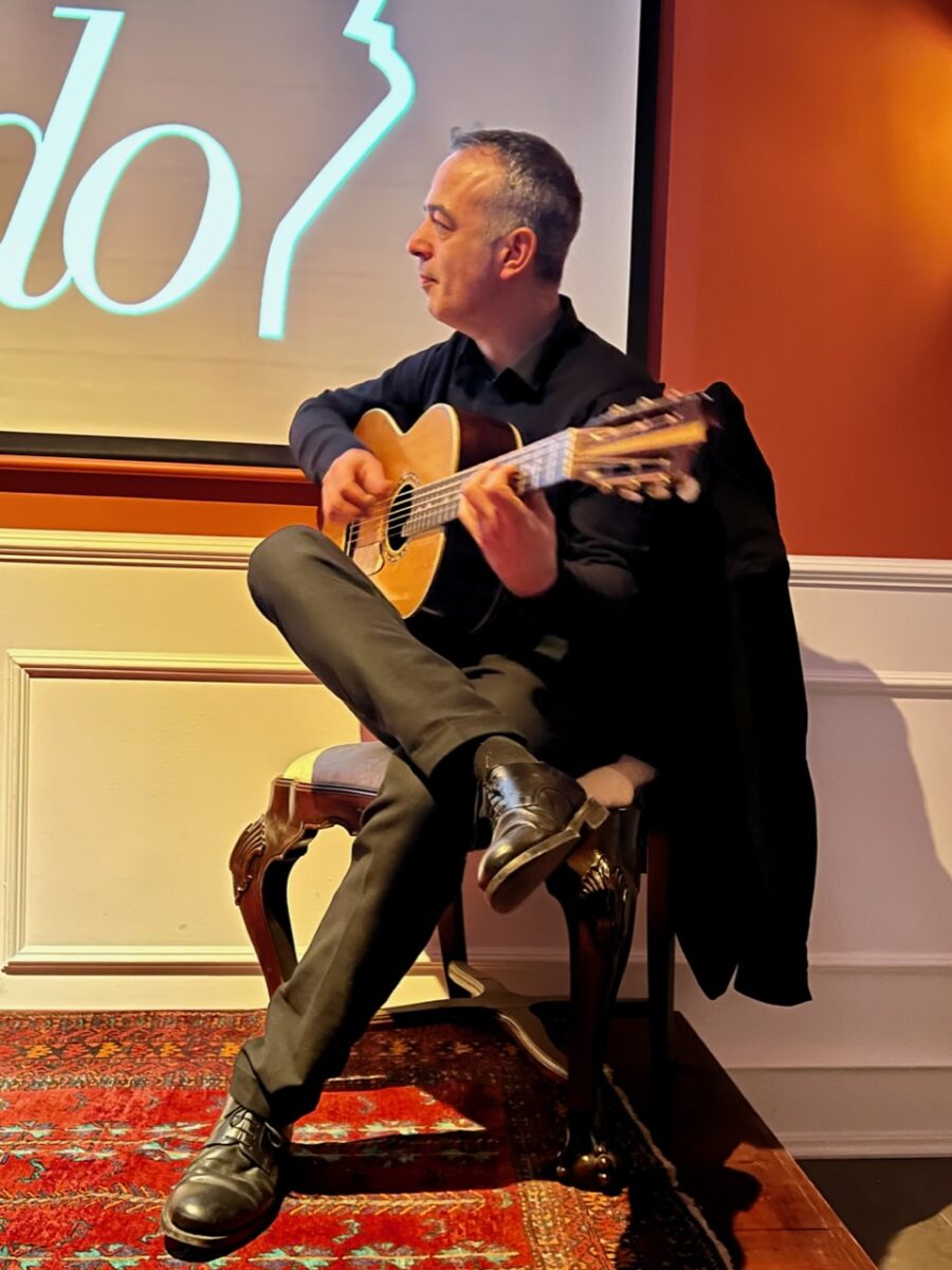 Rogerio Ferriera performs at Lisboa Em Fado