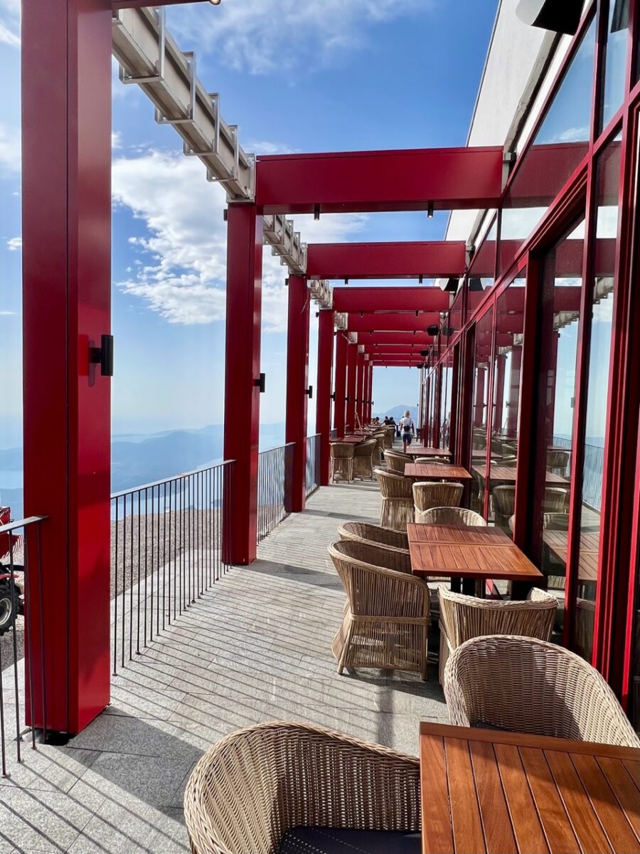 Entering Forza Kuk restaurant