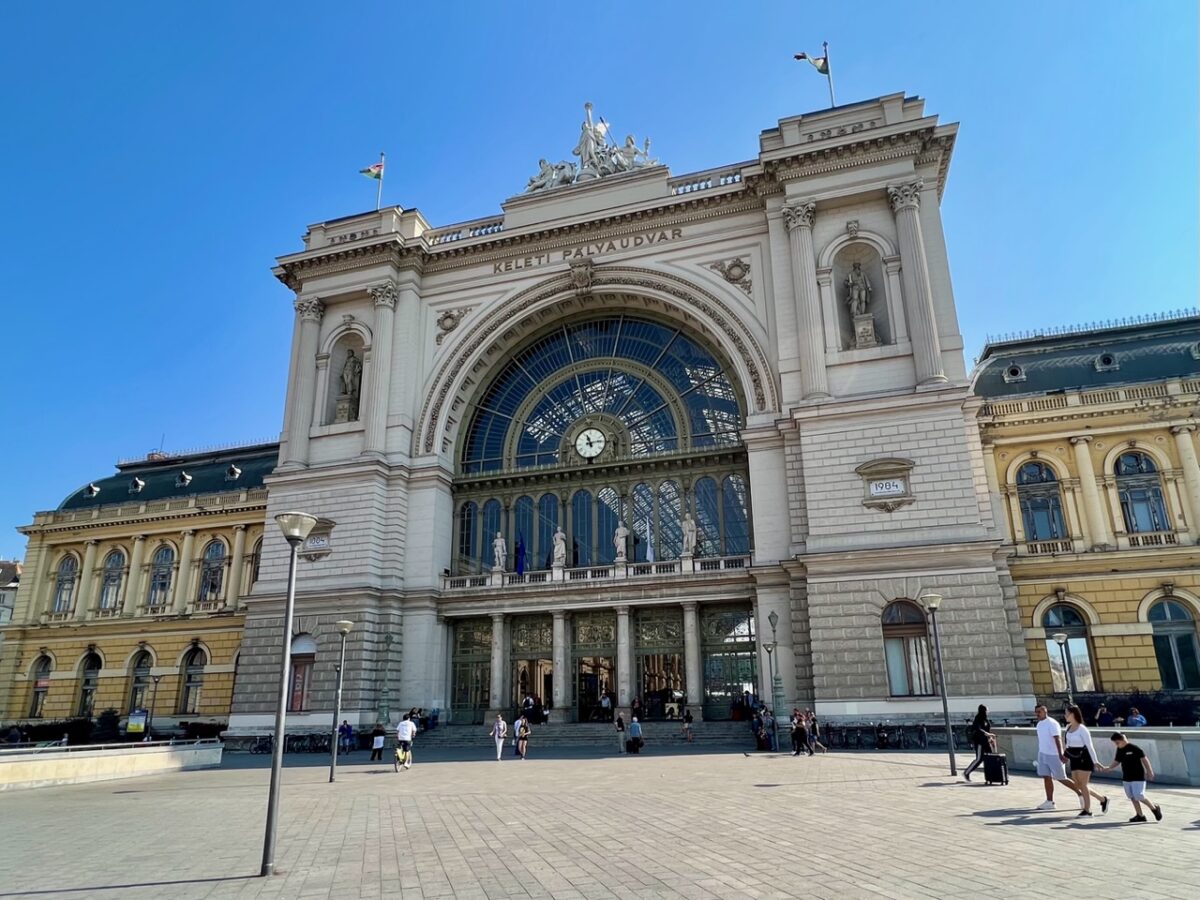 The outside main entrance to Budapest Keleti train station