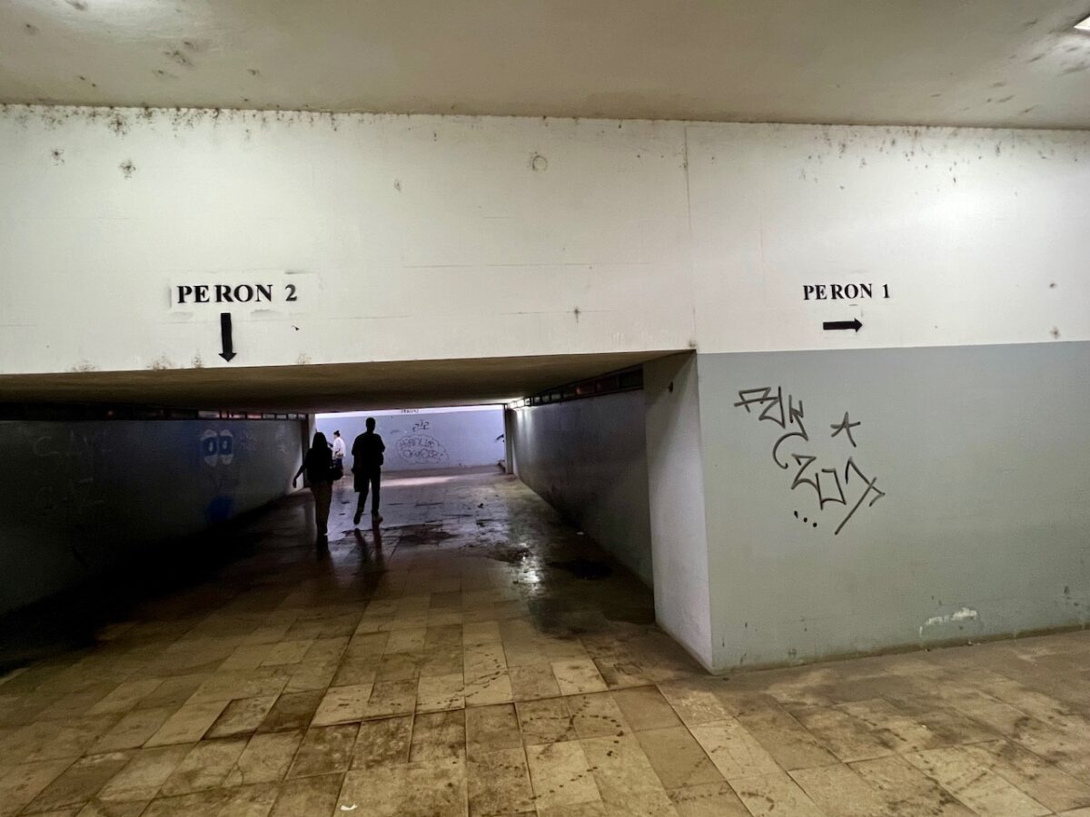 Signage for the train platforms at the Mostar train station