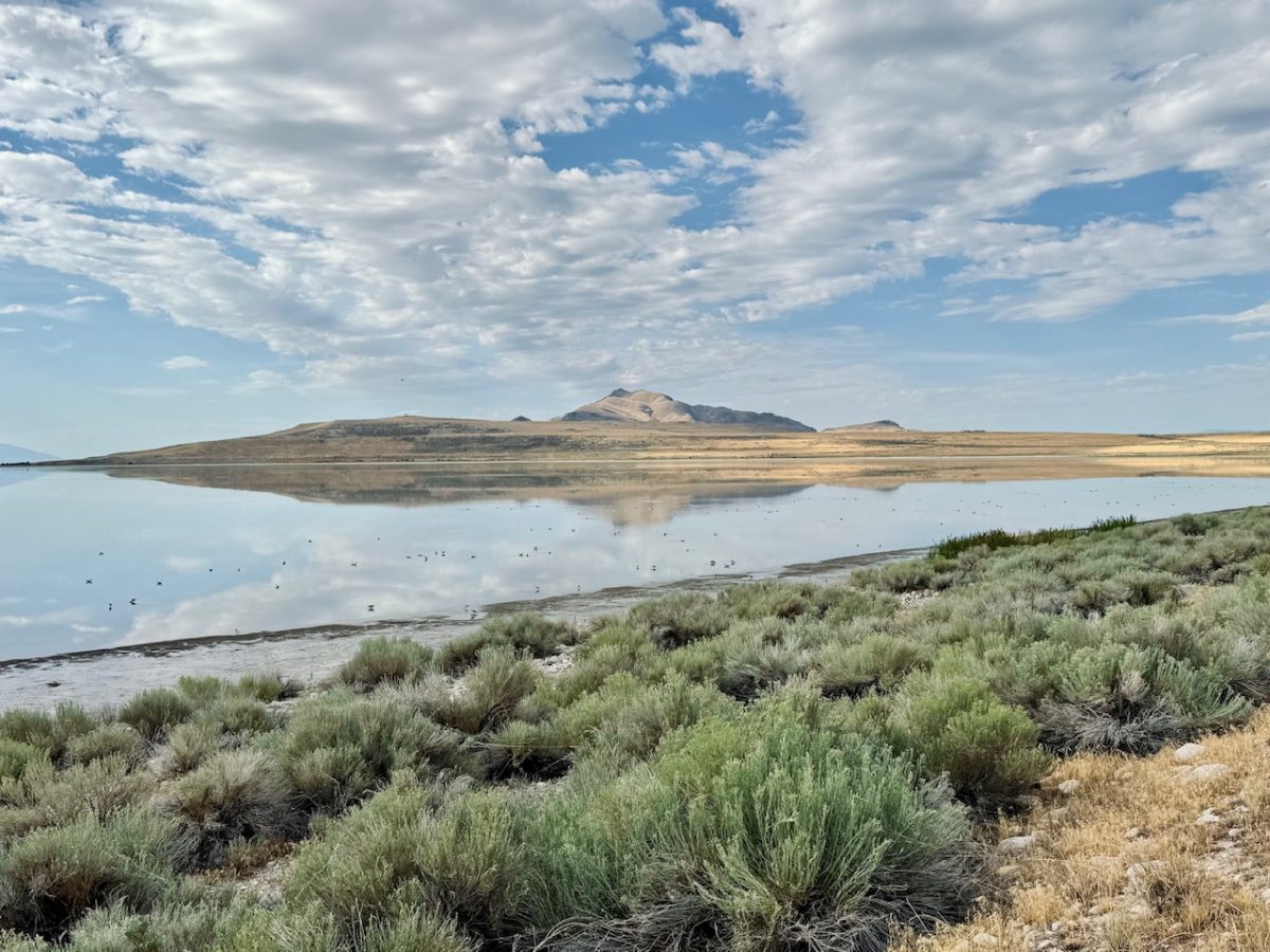 A view of the Great Salt Lake with a reflection of Antelope Island 